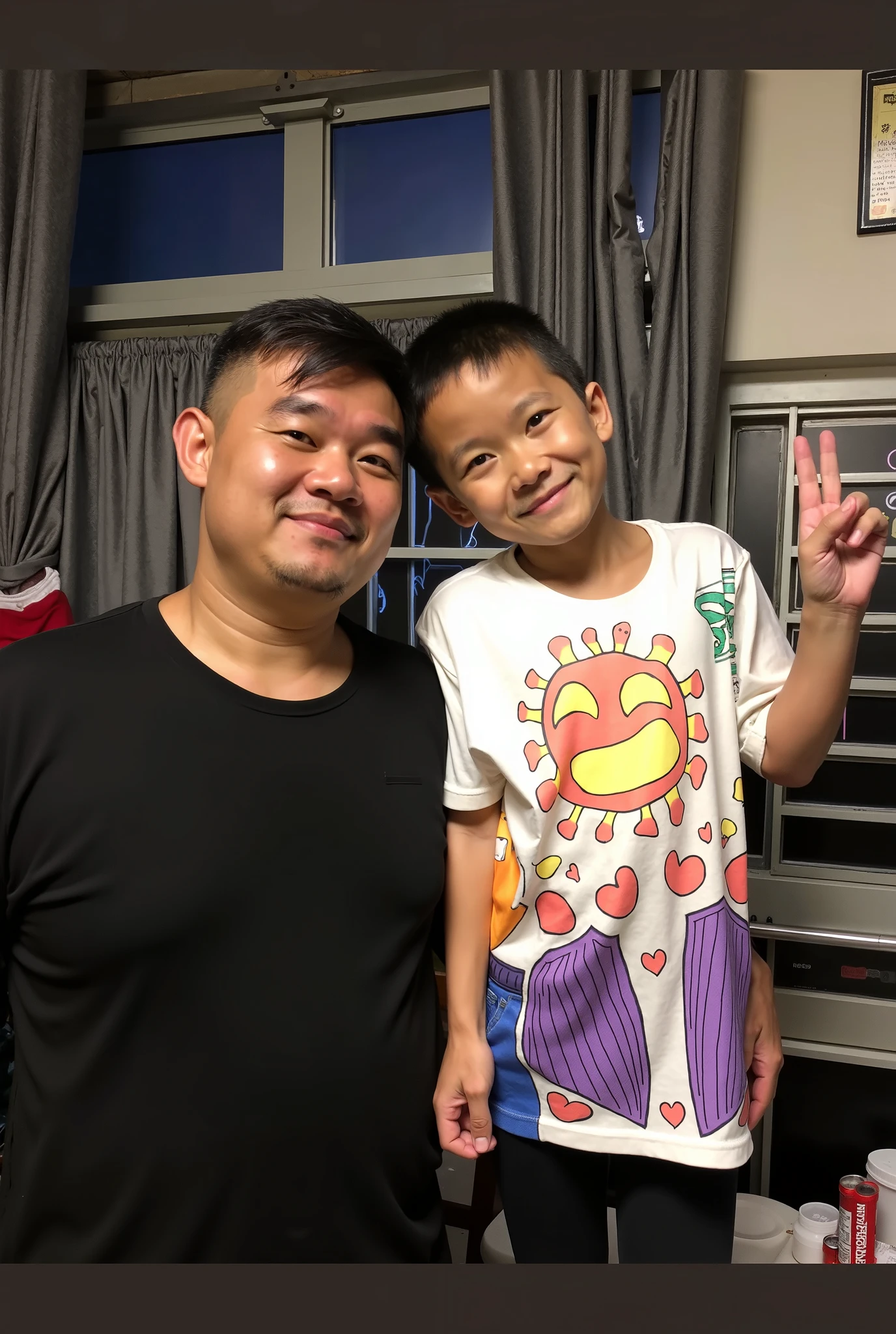 Realistic color photography style、Smiling emphasizes nasolabial folds. Make the chin a little thinner and accentuate the nasolabial folds.、I want it to look more like a color photograph...........。3 year old boy, Xu々To、Clearly visible、Emphasizes deep nasolabial folds from nose to mouth、Generate left and right dimples、Show me your beautiful smile.。Make your eyes look cute with double eyelids.、Cute boy singing with a microphone、Make both eyes look beautiful