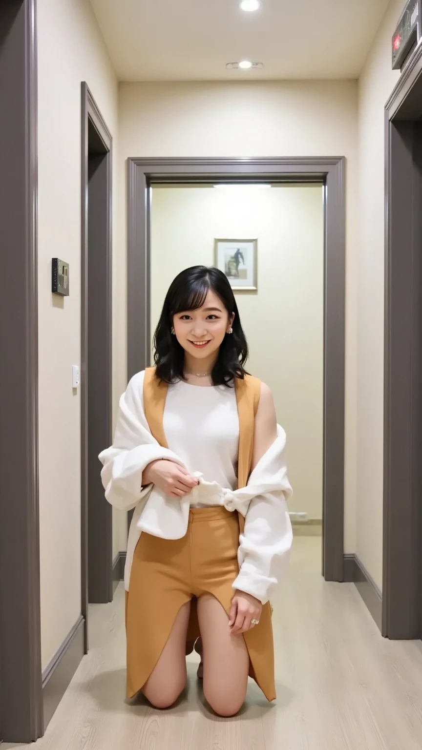 K1 nude、bare feet、 A woman who closed her mouth。、 in front of a hotel