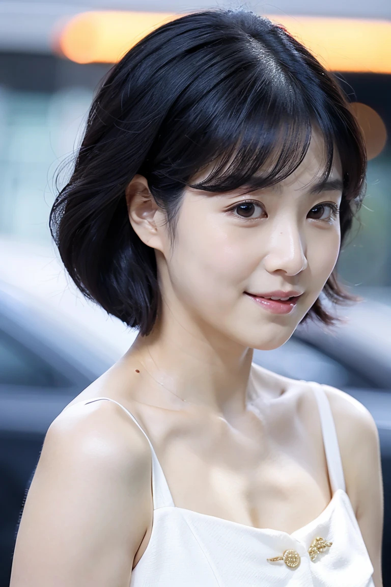 Black hair short hair、Age 35、I can see my cleavage、 woman dressed in ...