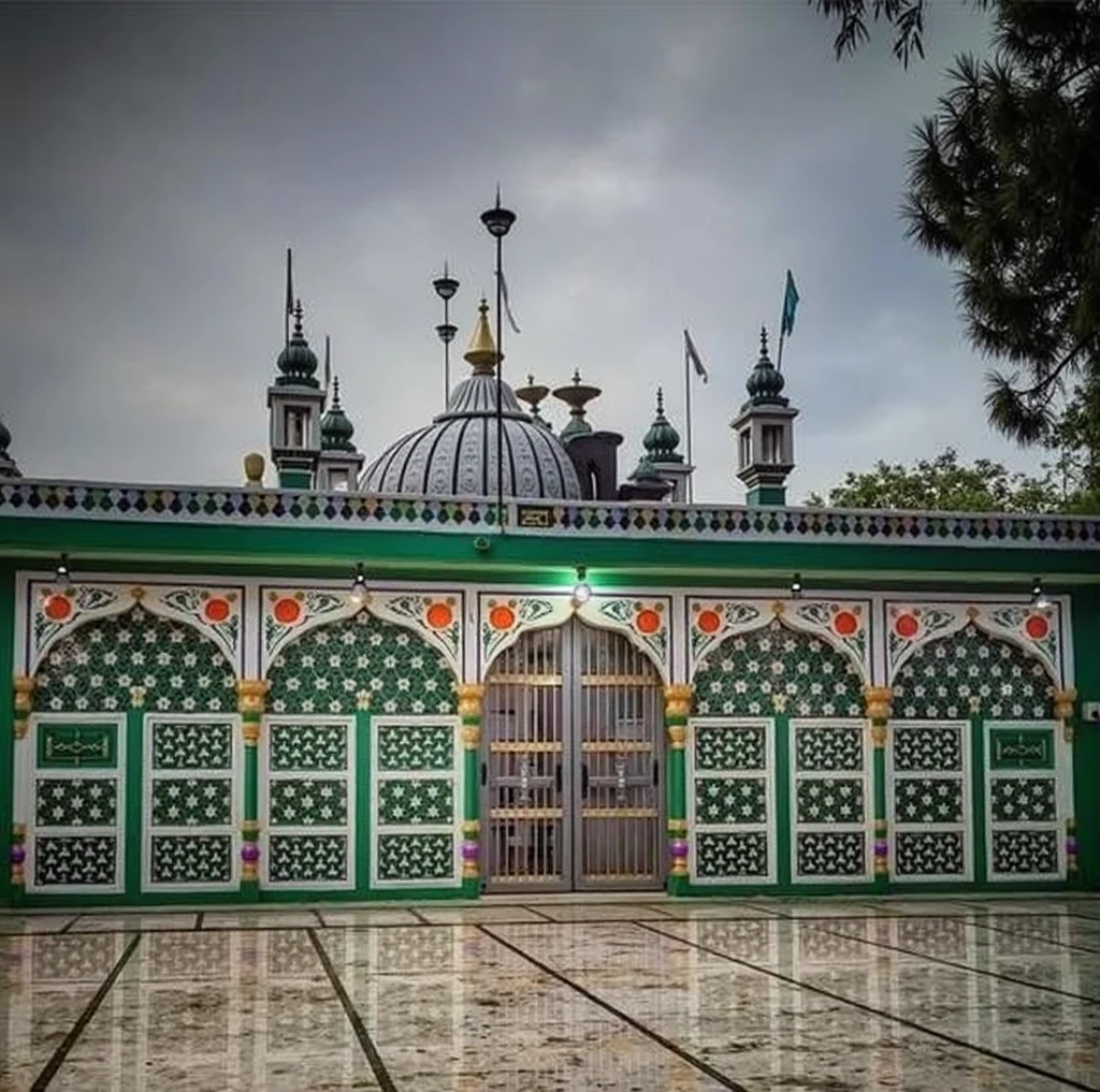 (Build a three-story building . Above the main gate write "Faizan-e-Aala Hazrat." In front of the building
. On top of the building, hang a green flag.