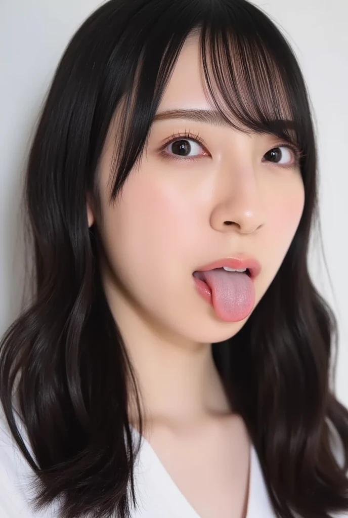 ((15-year-old girl))、facial、(Open your mouth)、Sticking out tongue、Angle from the front、convenience store