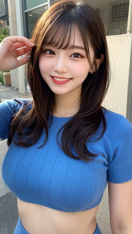 Selfie-style images。Young fair-skinned Japanese woman。Walking in the park wearing a short-sleeved summer knit made of cool fabric。Sexy chest。The sky is cloudy。Selfie-style images。