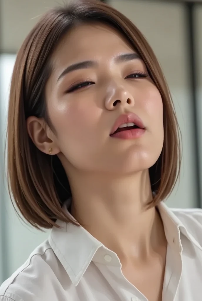masutepiece,,award - winning photo, Extremely detailed, edgOrgasm,Face Focus, (Woman with mouth open and eyes closed ), 30-years old、A dark-haired、CNN News Anchor、Glossy skin、inside of a car、Close-up of face,frombelow、Realistic nostrils、White camisole、NSFW,short cut hair、White background、
