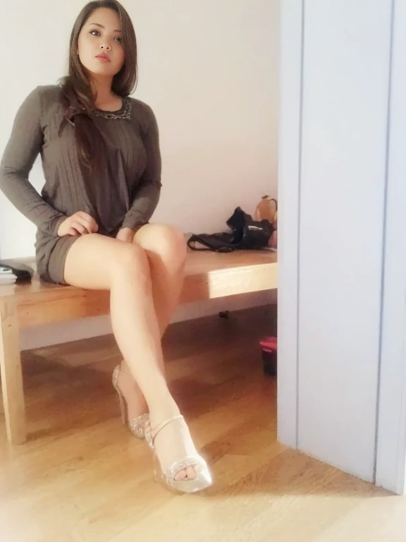 Dark hair girl, middle breast