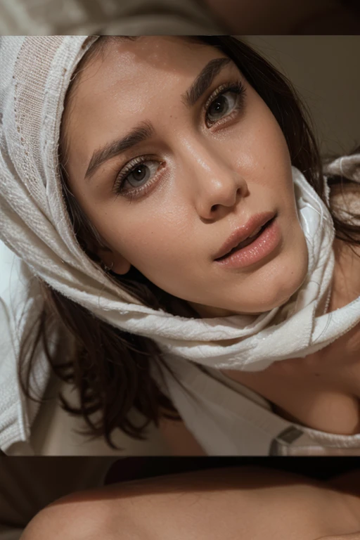 mulher com 20 anos de idade ,sem nunhuma roupa se mast