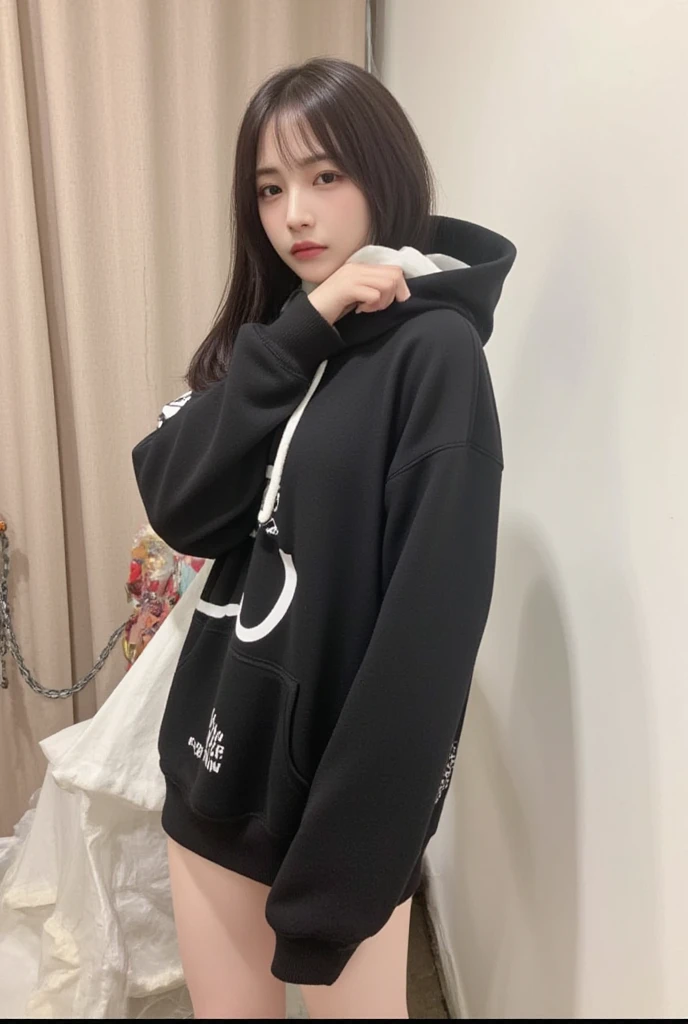 ((top-quality、8K、masterpiece:1.3))、voluptuous woman、1girl in、(Slender figure:1.2)、dark brown hair、hyperdetailed face、Detailed lips、A detailed eye、二重まぶた、(huge-breasted:1.2)、、Random attire、random place、、Plain clothe、Dressing、(ssmile:1.4)、(Inside the market:1.2)、Enjoy athleisure style with hoodies and sneakers