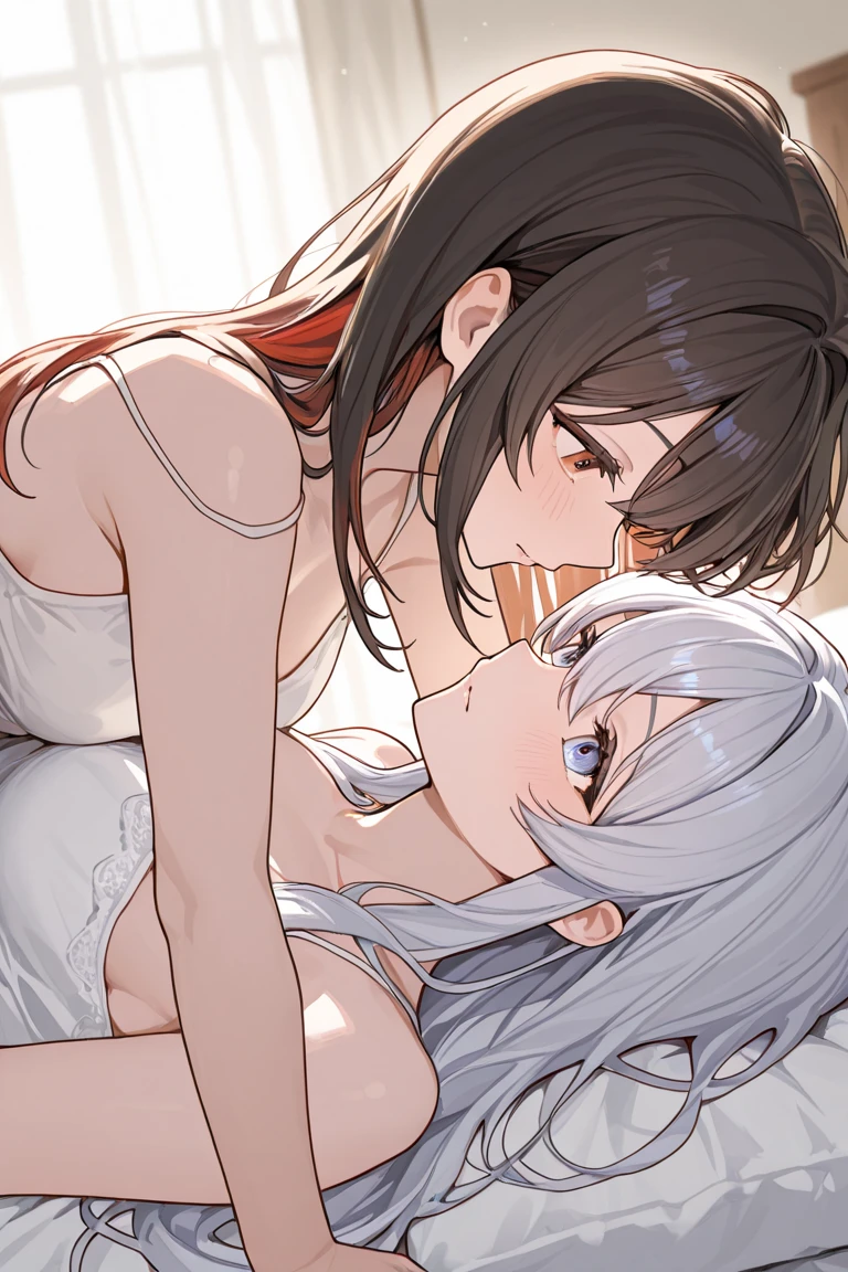 Two women hugging，Light clothing，Unbuttoned，I'm drunk，Midnight，Adult atmosphere，Change of clothes，Lying down