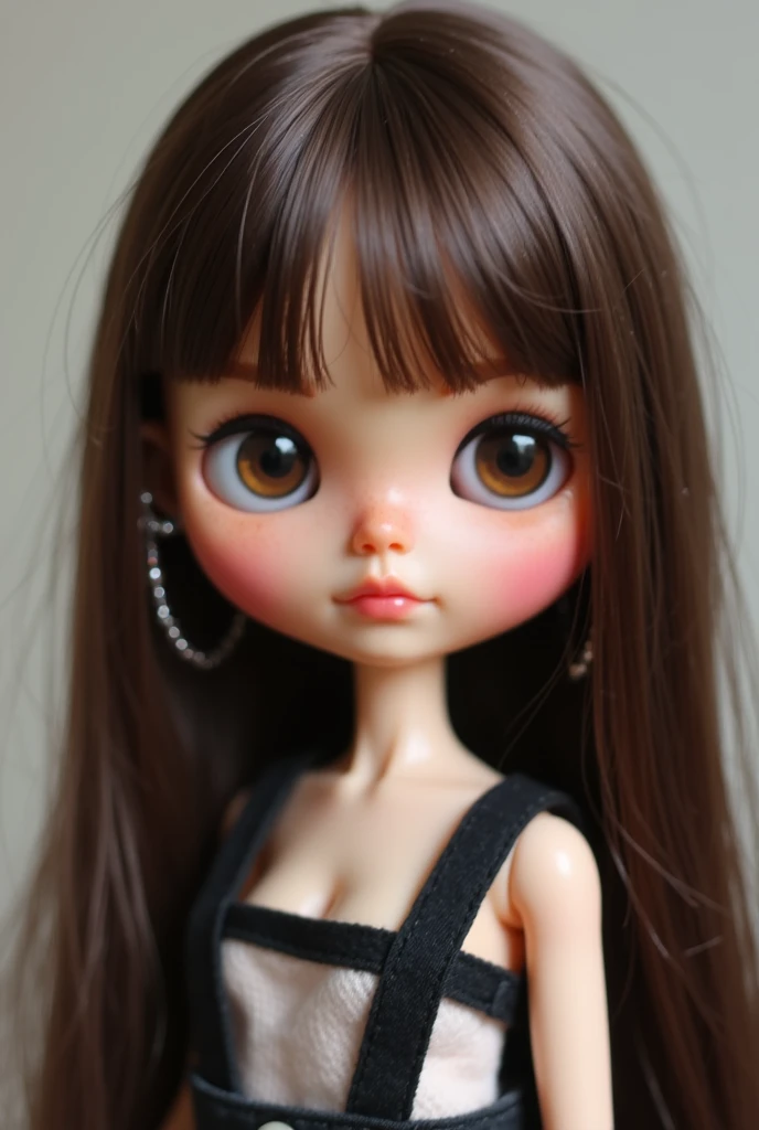 Blythe doll, chubby girl, round face, brunette, Mole under the right eye, dark brown eyes and a LITTLE slanted, straight black hair, thick lips, hair tied 