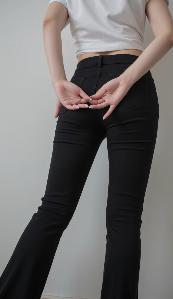Malay Girl sees the ghost and pees her black ao dai pants until her pants are wet in fright.
