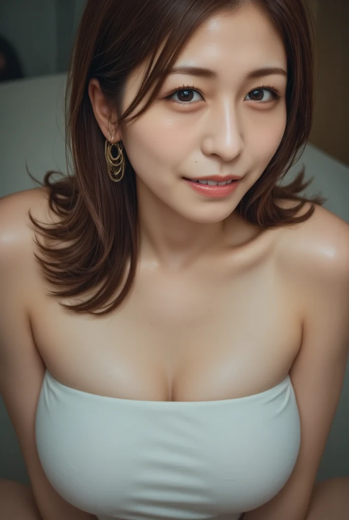 (top-quality、8K、32K、masterpiece、nffsw:1.3)、beautiful japanese female、1 female、(breastsout、Attractive body:1.2)、Image from head to waist、dark brown hair:1.1、(rainy wet、Wet in the rain、Wet body:1.2)、Ultra-detailed face、Detailed lips、A detailed eye、二重まぶた、tiny chest、cleavage of the breast、Detail Sweatshirt、Detailed wet skin、Room lighting