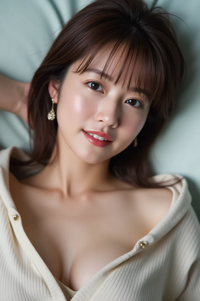 Highly detailed CG Unity 8K wallpapers、top-quality、ultra-detailliert、masterpiece、realisitic、Photorealsitic、Naked cute girl with very detailed details、25-years old、(a secretary)、red blush、cparted lips、roundly eyes、Medium chest、viewer、Full-body shot facing the front、Shower room、Depiction of areola and nipple、Mekosuji and depiction of the pubic area、