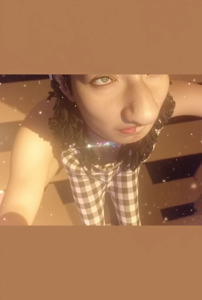 anime, com olhos grandes, uma diadema dourada, com asas e armadura leve, casting spell