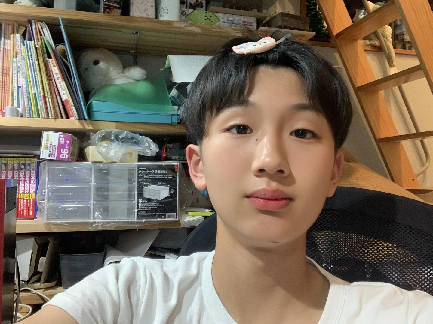 There was a little boy looking at the camera, yanjun cheng, wenjun lin, 2 2 years old, 21 years old, xintong chen, 2 3 years old, 18 years old, 2 7 years old, yihao ren, 1 6 years old, 8k selfie photograph, hong june hyung, jinyiwei, xision wu