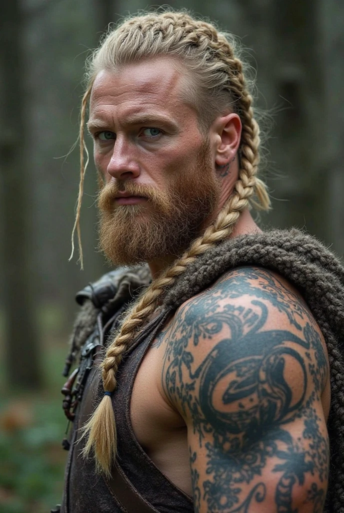 Uma imagem realista de um barbaro viking enfurecido, Wild blonde hair shaved on the side and a Viking braid, com armadura e espada montante