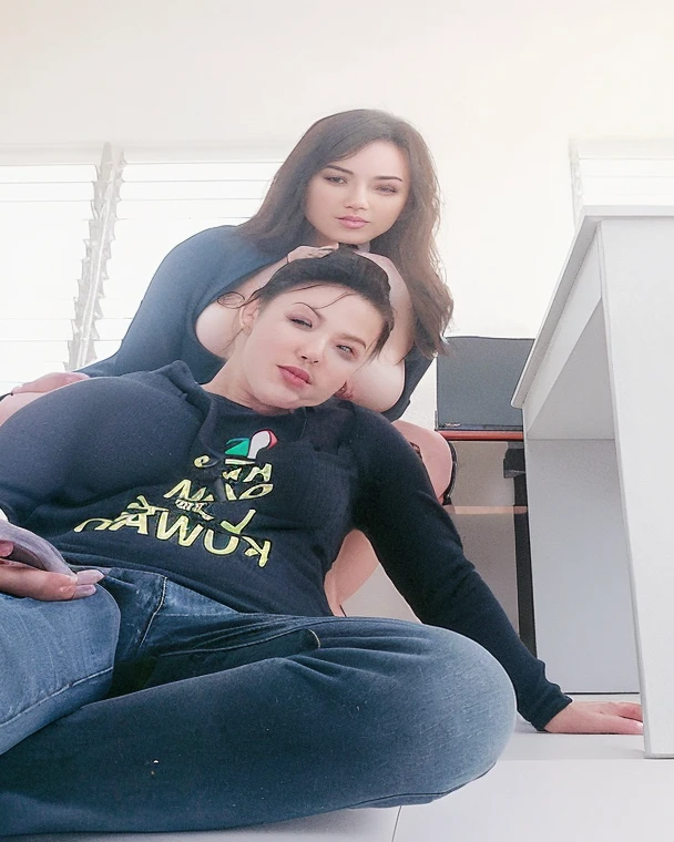 ((Highest quality、8k、masterpiece:1.3))、Two Women((((2girls))))Two Women((((2girls))))Dramatic lighting、Beautiful woman、girl、Huge boobs:1.3、(Strong Abs、Slim figure:1.1)、classroom、On the desk、Well deep、Highly detailed fingers、Fingers5Book、非常にDetailed face、Detailed Lip、Detailed eyes、double eyelid、Huge 、Big Breasts、Beautiful waist、Beautiful woman、とてもBig Breasts、super Big Breasts、Gal、Heavy makeup、ややBig Breasts、She has quite Big Breasts、blonde hair、blonde、Long Hair、Uniform appearance、、whole body写真、Sitting cross-legged、Angle from below、Photo from below、I can see up to my ankles、Spread your legs、No pants、The female genitalia are in full view、masterpiece, Highest quality, 8k, 若くて美しいgirl, Baby Face、着衣Big Breasts、((((whole body))))((Large Breasts:1.3)), photo shoot, Cute Face, Thighs, Detailed face, Background blur、Long Hair、Black Hair、超Big Breasts、Huge乳房、Cleavage、Tight waist,(((((Cleavage))、necklace、Leg spread、Spread your legs、topless、Completely naked、whole bodyTattoo、whole bodyタトゥー、Tattoo、Lace underwear、Black Bra、Black Panties