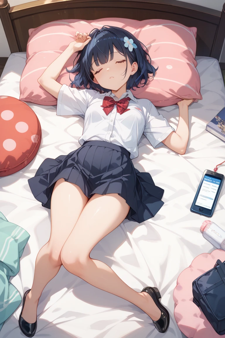 Fille petite en taille visage innocent allongé petit seins nues et jambes écarté sur un lit nsfw