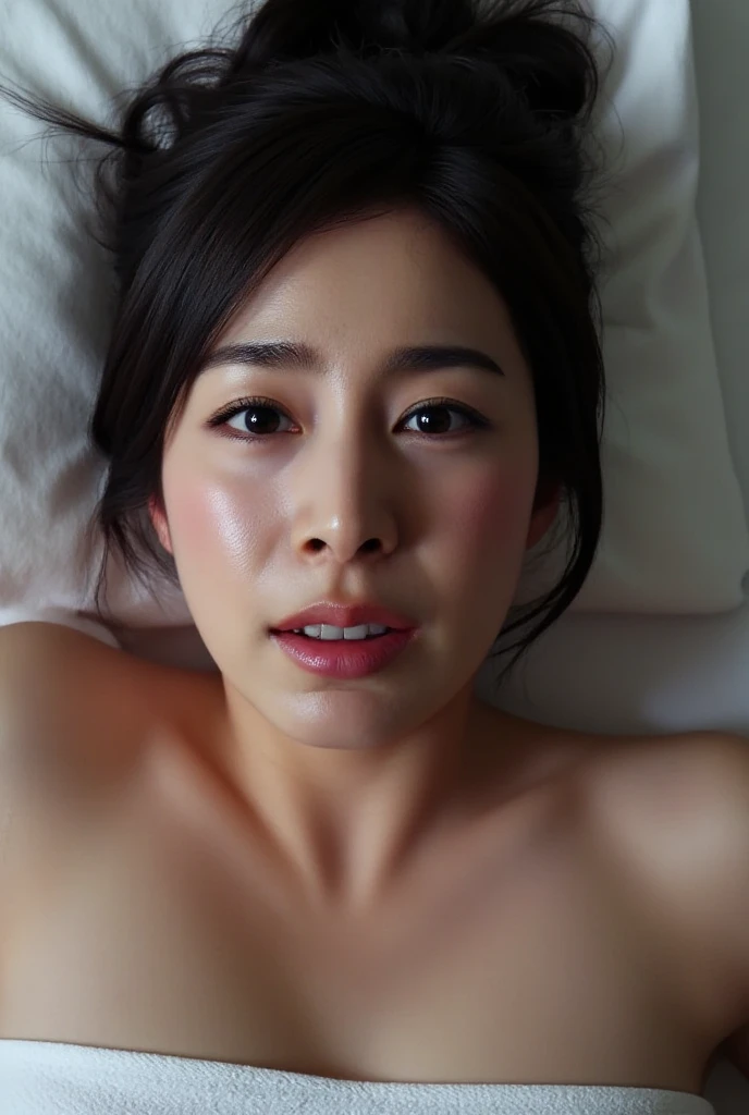 Asian,(brown race),　blonde hair,1 girl,ticker、((full nude))、Married woman、Close-up of the face from above while lying on the bed、((Get angry))、cry、((glare))、(Photoreal)、dirt、(huge breasts)、(dark room)、concrete wall、(sweaty skin)　(real face))、(((No makeup)))、