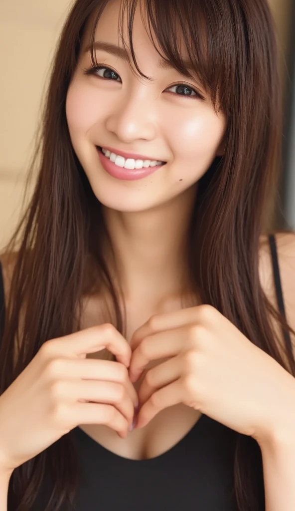 Erotic、(Correct human body)、Erotic、Photos published in magazines、12 years old、Correct human body、Natural smile、His wrists were bound with chains、Correct human body、beautiful girl、Beautiful