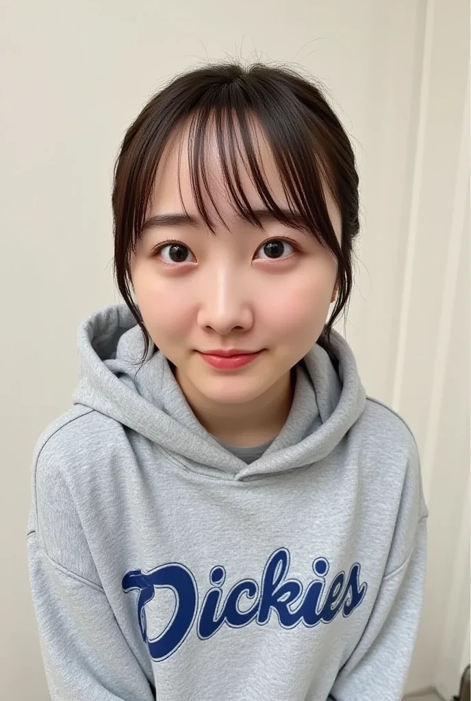 (8k, RAW Photos, highest quality, masterpiece, Realistic, Detailed face, Detailed skin, Center View, Front view, Warm color temperature:1.2), (fat girl, alone:1.5),face up,Beautiful Girl,t-shirt.