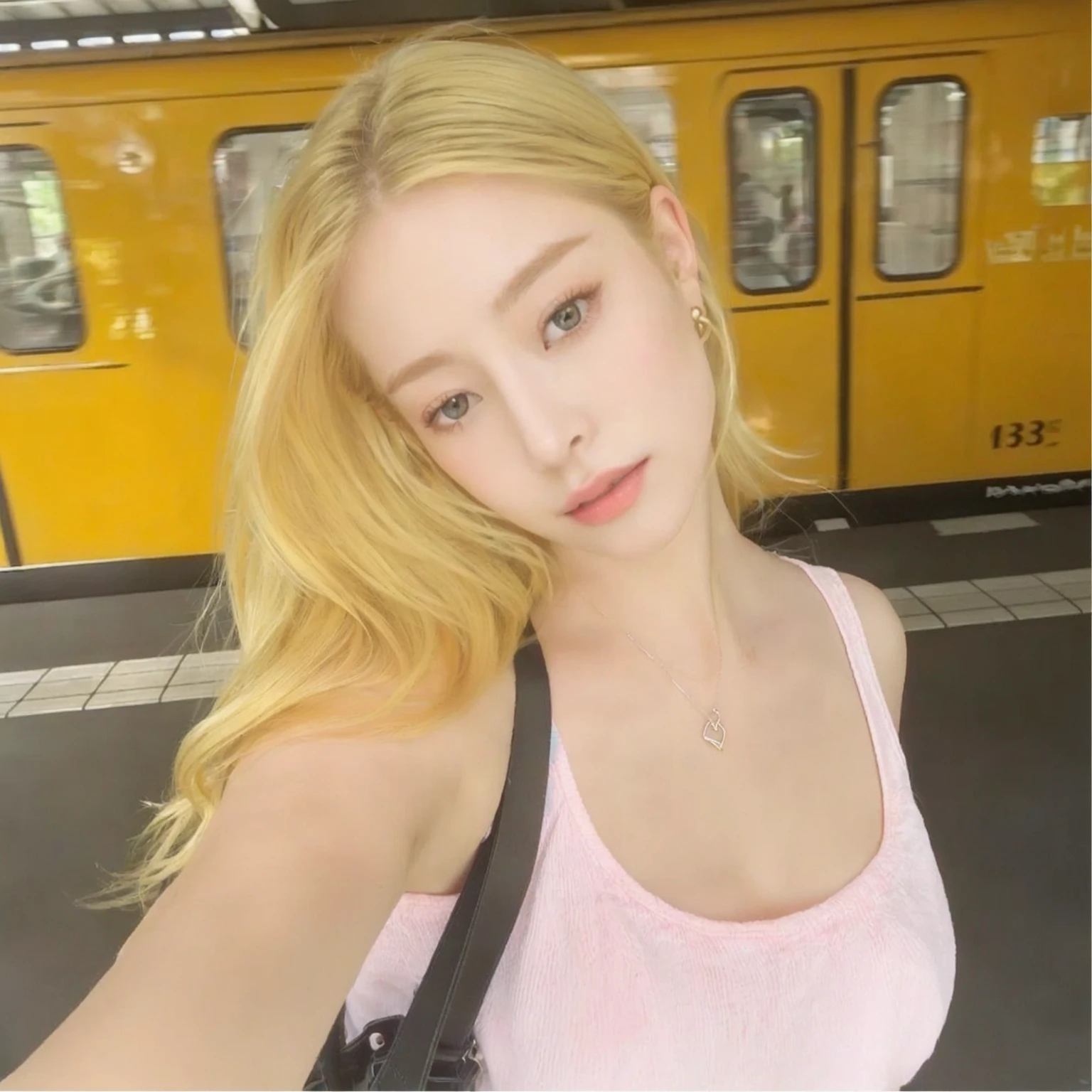 Jennie Blackpink with blue eyes
