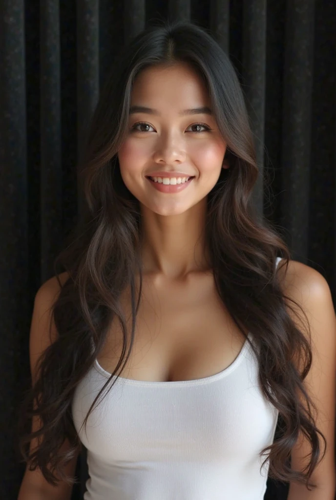 chica sonriente, asiatica, piel blanca, cabello marron, sexy, cabello largo.