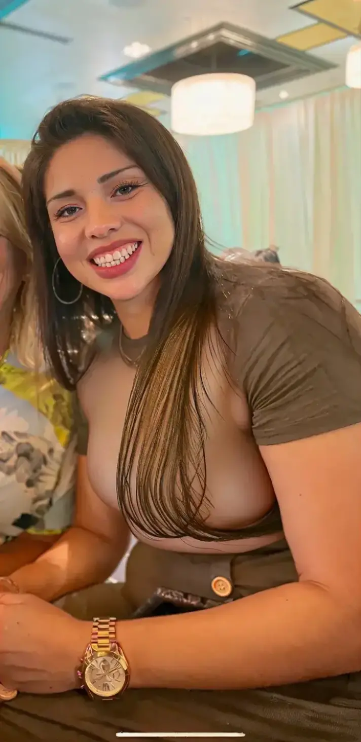 4k, busty , ((totally naked)), Huge