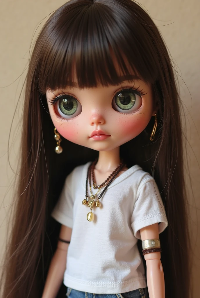 blythe doll with black or dark brown wavy hair without fringe, dark brown almost black eyes and medium skin