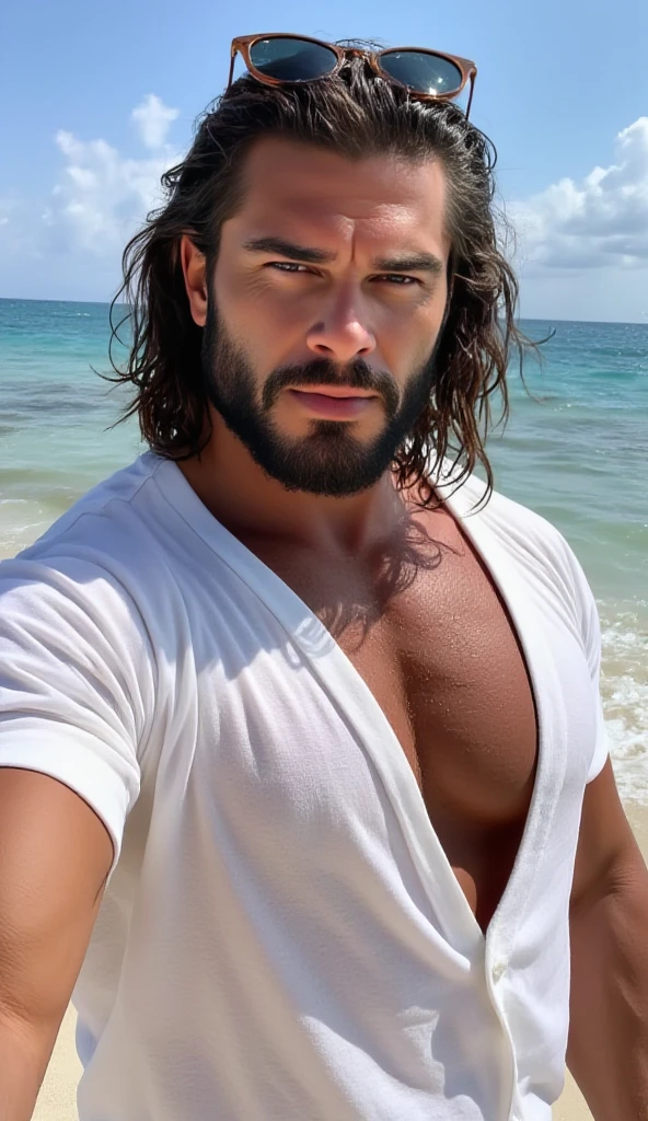Retrato de un joven, musculoso muy guapo y atractivo guerrero egipcio, frente a un desierto de arena, barba delineada, cuerpo peludo, ricas joyas coloridas y doradas, primer plano, pose real y actitud.