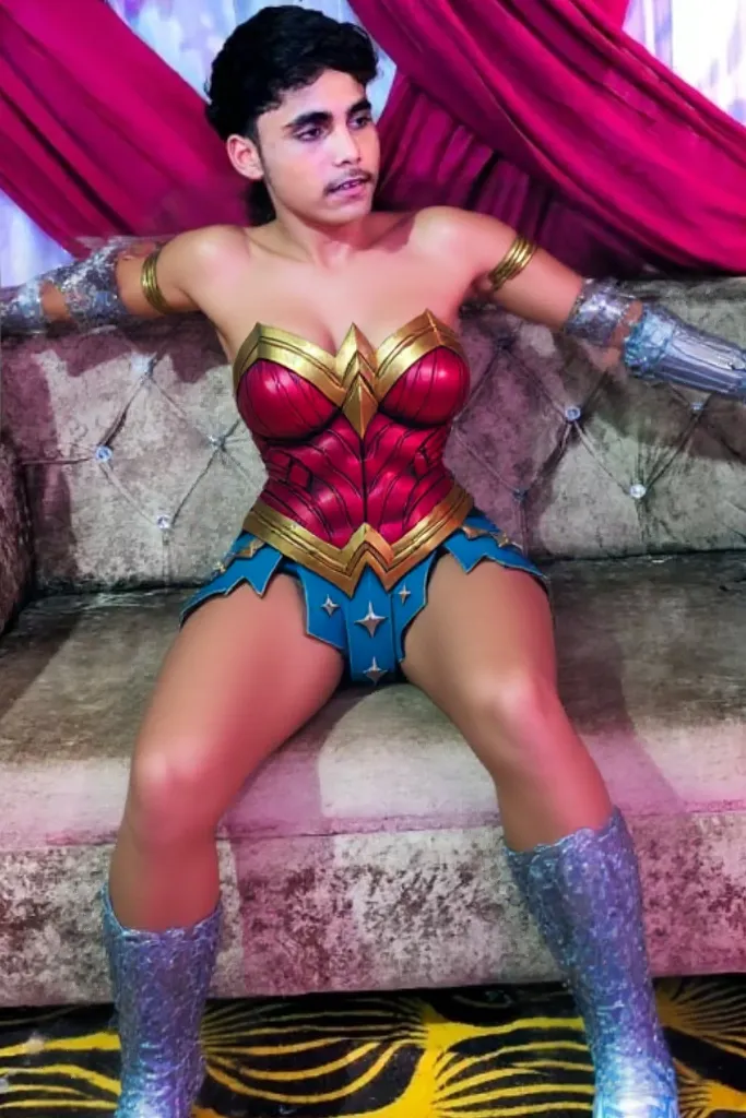 ((She's in a castle dungeon)), (Wonder Woman is wearing BDSM stiletto high heels), ((SUPERHEROINE Wonder Woman standing, pernas abertas), (She's wearing fishnet belt pantyhose)), ((Ela esta usando a HEAD HARNESS BALL GAG)), (She's terrified), (She's crying a lot), ((ela tem cabelo preto, ela tem cabelo longo)), ((She's wearing a thick metal necklace around her neck)) (She begs for mercy), (Ela esta vestindo roupas imorais, she's wearing indecent clothes), (obra-prima, melhor qualidade) 1.5, 1girl, sozinho, (sexy, mulher bonita, rosto perfeito, olhos perfeitos), corpo inteiro. (( SHE IS FORCED TO DO EROTIC POSES, She's wearing the tight starry lace bodysuit)), (She's tiptoeing, she's drooling, tears streaming down her face), ((Shibari)), ((rope bondage)), ((arms behind back)), ((Totalmente amarrado)), ((Fortemente contido com cordas))