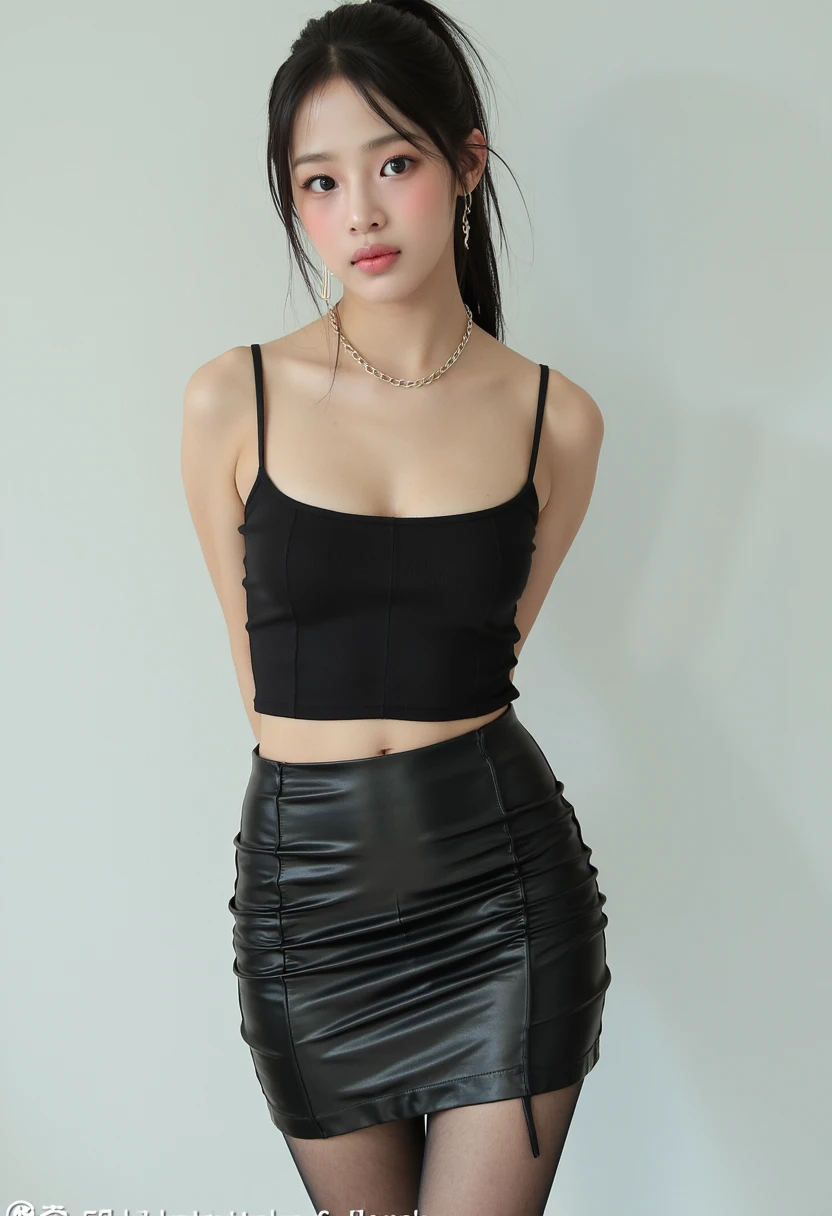 Beautiful woman, soft little hands, perfect body, pear-shaped body, petite and cute, small man's waist, leather skirt, short clothes, tights, thigh ties.