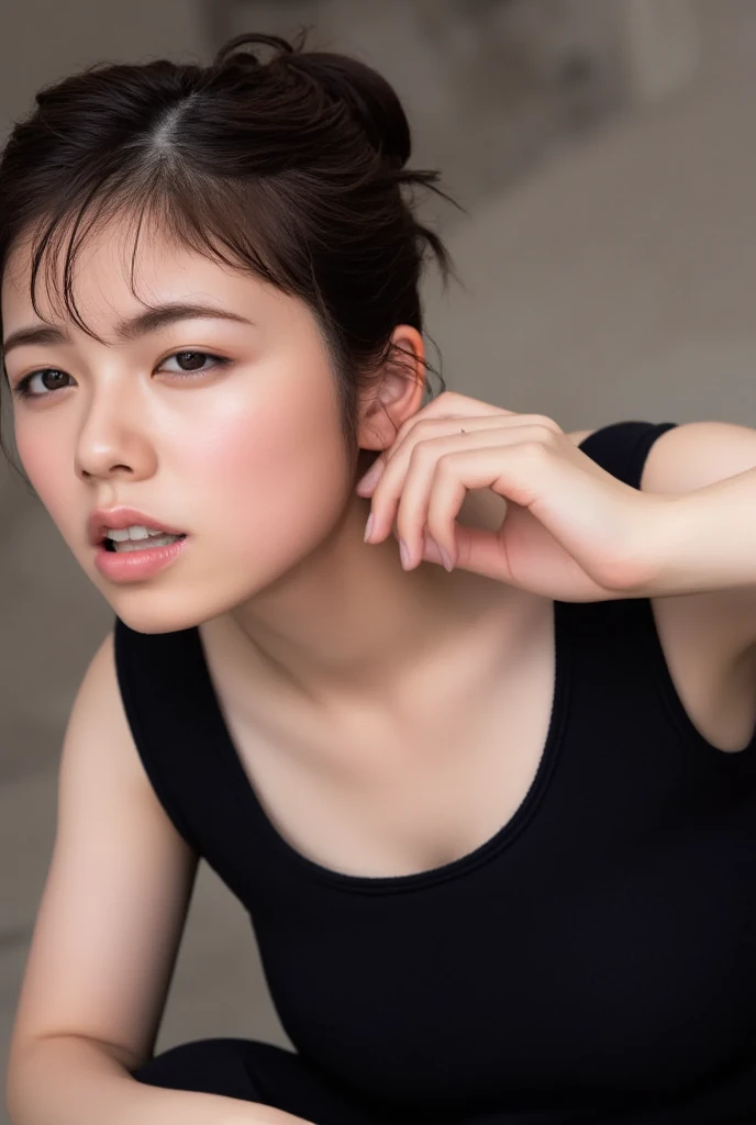 Look into the eyes, Eye contact, Front of face, Front face, face, head, Cross-legged, indoor, Brown Hair, bangs, Tank top, Sweat, clavicle, shoulder, Cross-legged, chest, Earrings, Skin Moisture, The gaze looking down on me, Look at me