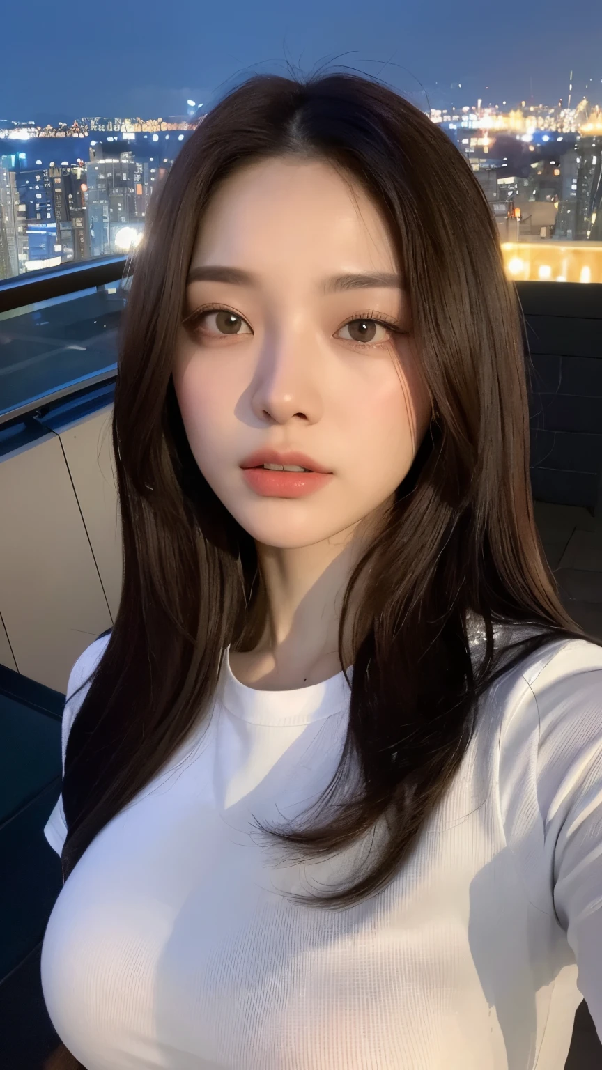 incomparable masterpiece, ultrarrealista 8k CG, Perfect artwork, ((imagem feminina perfeita)), mulher madura, cintura fina, sedutor, limpo, beautiful face, {menina extremamente delicada e bonita} , Papel de parede 8K, {{{master part}} }, 1girl, blonde hair, olhos azuis, rabo-de-cavalo, police uniform, jewelries, lips, batom, cabelos longos, olhar espectador, maquiagem, lips, red lips, fundo simples, sozinho, parte superior do corpo, (pele brilhante),