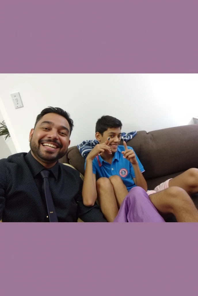 There is a man and a boy who are posing for a photograph, with a kid, em um shopping, Khyzyl Saleem, fotografia de perfil, Riyahd Cassiem, aparecer em um shopping center, imagem de qualidade muito baixa, Ash Thorp Khyzyl Saleem, em um shopping, Reyyan, fotografia, fotografia do perfil, 4 k post