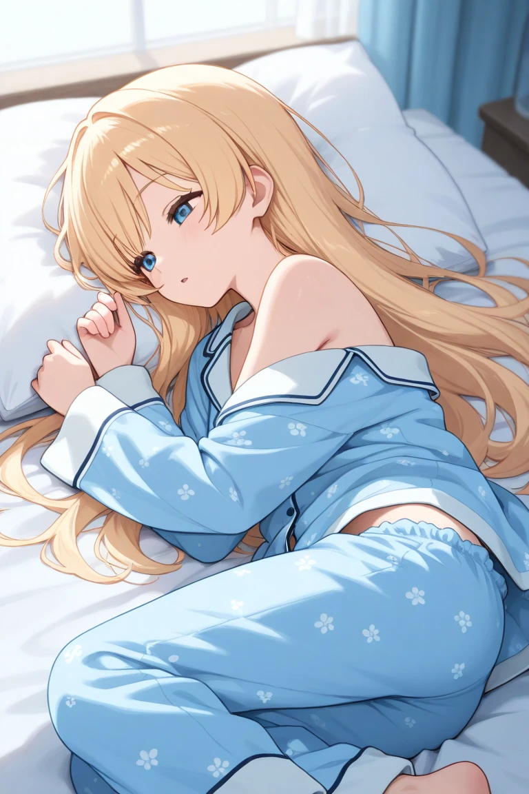 (one girl)、20-year-old、blonde、long hair、unkempt、(Looks sleepy)、attractive beautiful girl、white pajamas、fox ears、bangs、blue eyes、smile、bed、Waist to head、classic、aerial perspective、detailed picture、atmosphere、(transparent),(pure)、perfect hands、Hands without distortion、