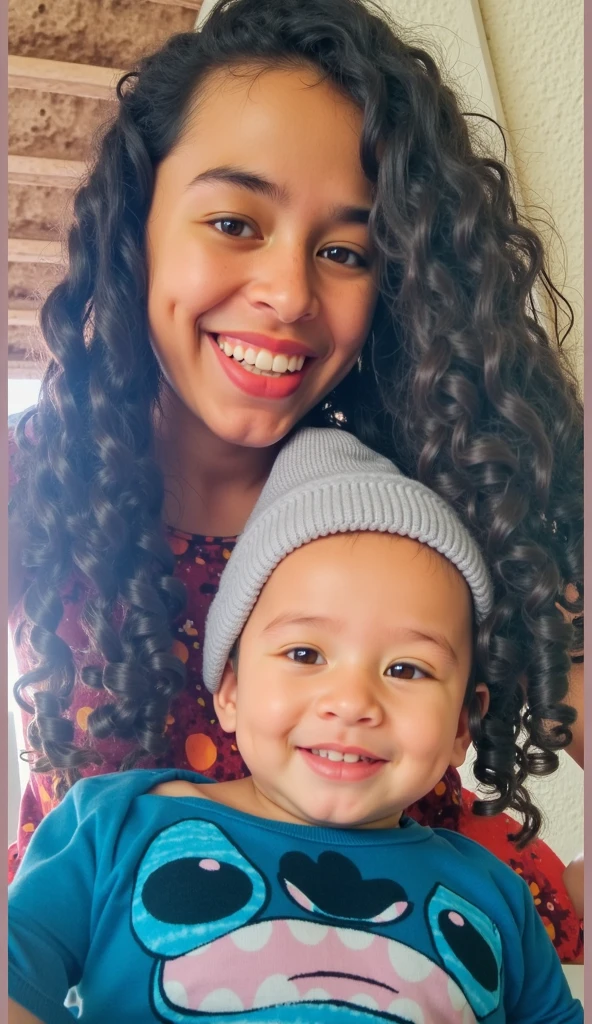 Bebe de pai branco cabeludinho tipo eboy, and mother with curly hair