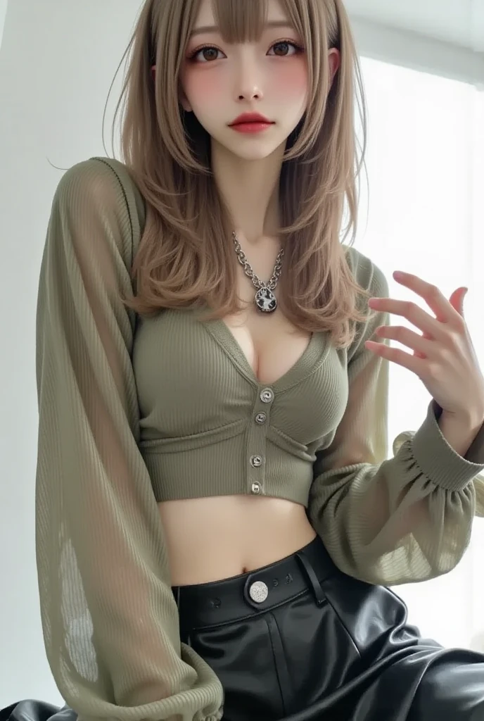 Khaki torn knitted shorts, pockets