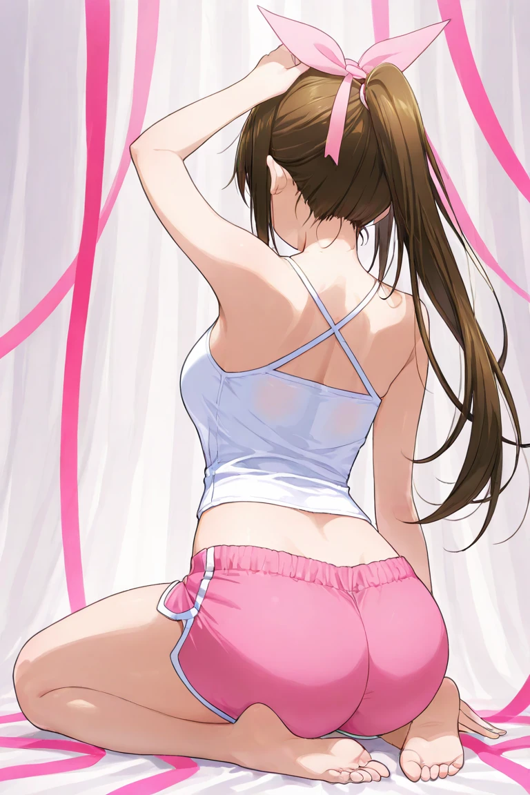 Une fille animé belle avec une chemise toute blanche avec des gros sein attaché à une corde avec les mains en haut