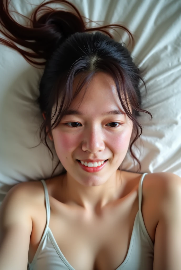(8k、RAWE Photo、Highest quality、masterpiece:1.2)、(Genuine、photoGenuineistic:1.37)、Japanese、18-year-old、woman、On the bed、Natural light、Photon Mapping、、Long Hair、Brown Hair、Young face、Detailed face、Detailed Repin Particle Skins、double eyelid、(((Big Breasts:1.3)))、((Gold Micro Bikini))、(Camel Toe)、Perfect body、(Wet body)、Glowing Skin、smile、Age 35、(((Sleep on your back:1.3)))、Raise your arms above your head