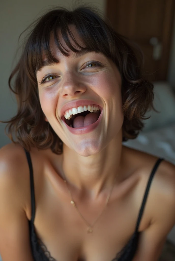 Gere uma imagem realista de uma jovem exploradora digital. Ela tem 25 anos, tem e cabelos pretos com brilho natural. Its appearance is vibrant and authentic, reflecting a mix of curiosity and elegance. Vista-se com estilo Equilibrando conforto e moda, (((happy face expression smiling with eyes closed)))