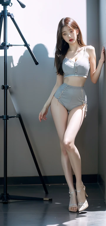 24-year-old Caucasian woman、Hair is brunette、Eye color is blue、Semi-long、Slender but well-proportioned muscular man、My abs are cracked、The belly button is out、a smile、I'm wearing a necklace、accessories on wrist、Wearing micro-bikini、I'm wearing pin heels、Filming in the studio、There's nothing around except Horizon.
