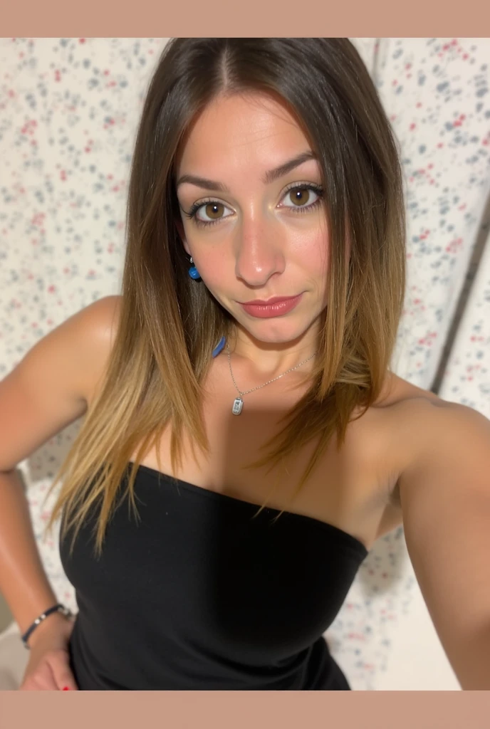 mulher arafed com um top preto e um top preto, sexy look at the camera, Cara Sexy, olhar sexy, 1 8 I, clivagem, 2 2 anos, tampo preto, 18 anos, 2 Modelo feminina de 4 anos, Garota sexy, Seu peito, muito sexy, 21 anos, Ayahausca, angelawhite