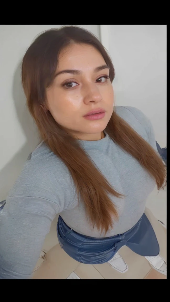 There's a woman with a cross on her shirt posing for a picture, foto de perfil headshot, taken in the early 2020s, imagem de qualidade muito baixa, imagem de perfil, detailed flawless face, com pele parda, neck zoomed in from lips down, Mulher de 30 anos, 3 0 anos de idade mulher, fechar o rosto, thick lips
