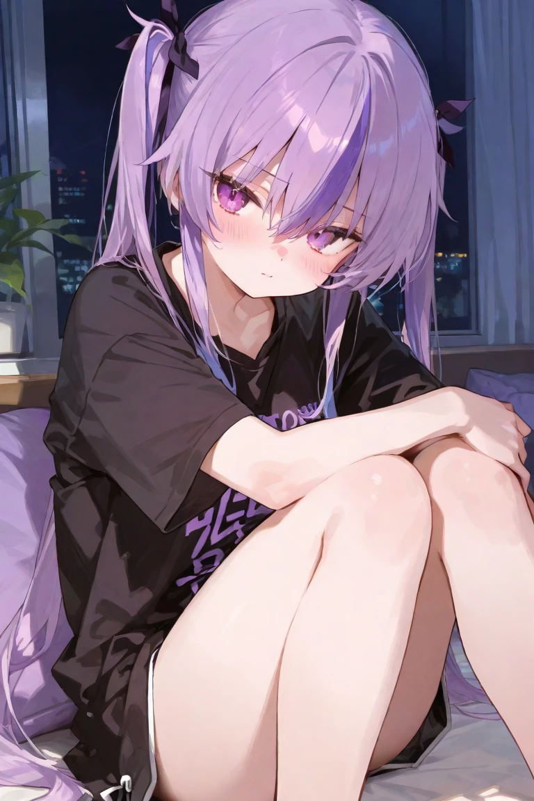 cute　The way to sit is to stand on your knees　black shirt　 purple twin tails　calm　is dark　younger sister　sloppy
