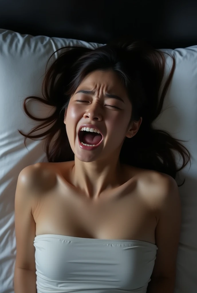 I got pregnant after having naked sex with a Japanese anime character.
give birth to a child.
The woman is in pain, huh~ Make a sound