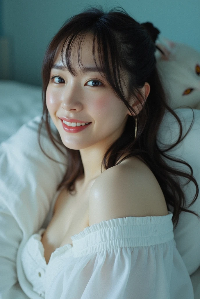 (8K、RAW Photos、Highest quality、masterpiece:1.2)、((Nipples:1.5))、((Flat Chest、Look at me and smile))、(Realistic、Realistic)、1 Girl、((naked、wake up、After sexual、morning、 Hotel Bedroom、Lying in bed、Bathrobes、smile))、cute