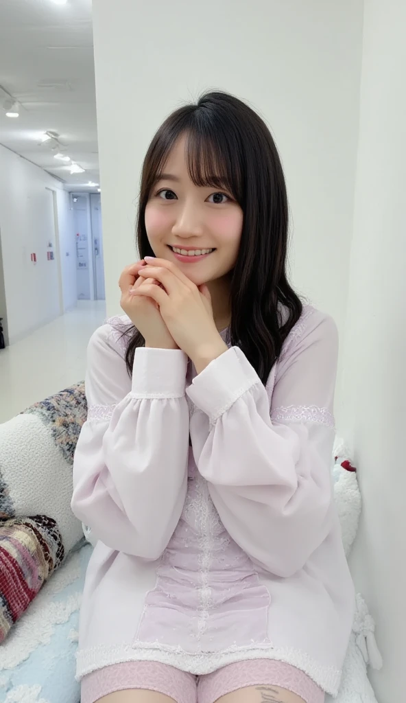 At school, they are wearing loose-chested blouses, stand with their elbows at the desk , holding down your cheeks , And they look forward and smile 、Angle of view is from above