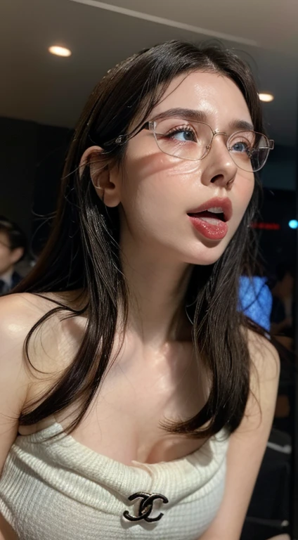 nude ,18+,20+,Take off your shirt., sexy , big breasts , pink nipples , The skin color is the same.