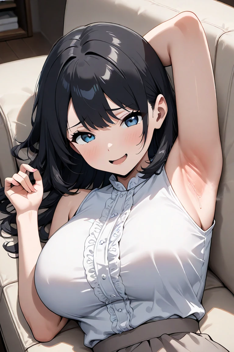 Hermosa milf cabello oscuro ojos rojos sonriendo gamer