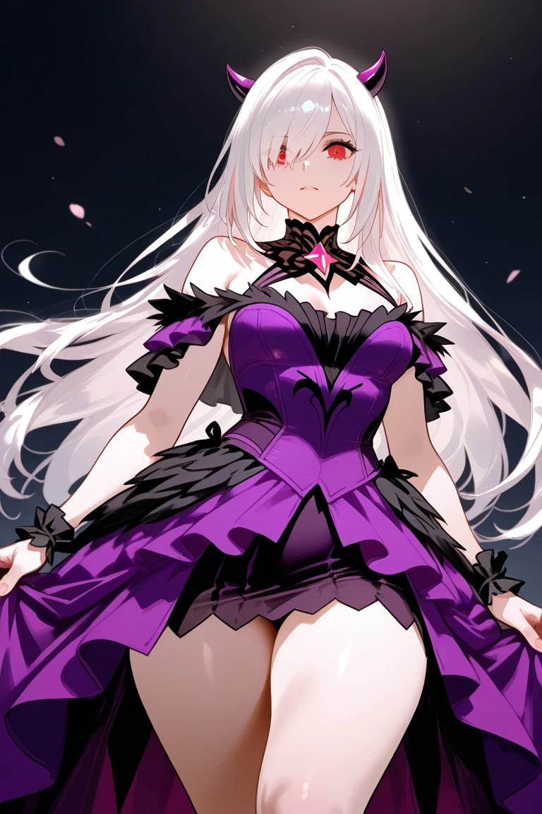 Vestido branco, olhos roxos, Dragon's horns purple color, detalhes do vestido tons de roxo com branco e preto