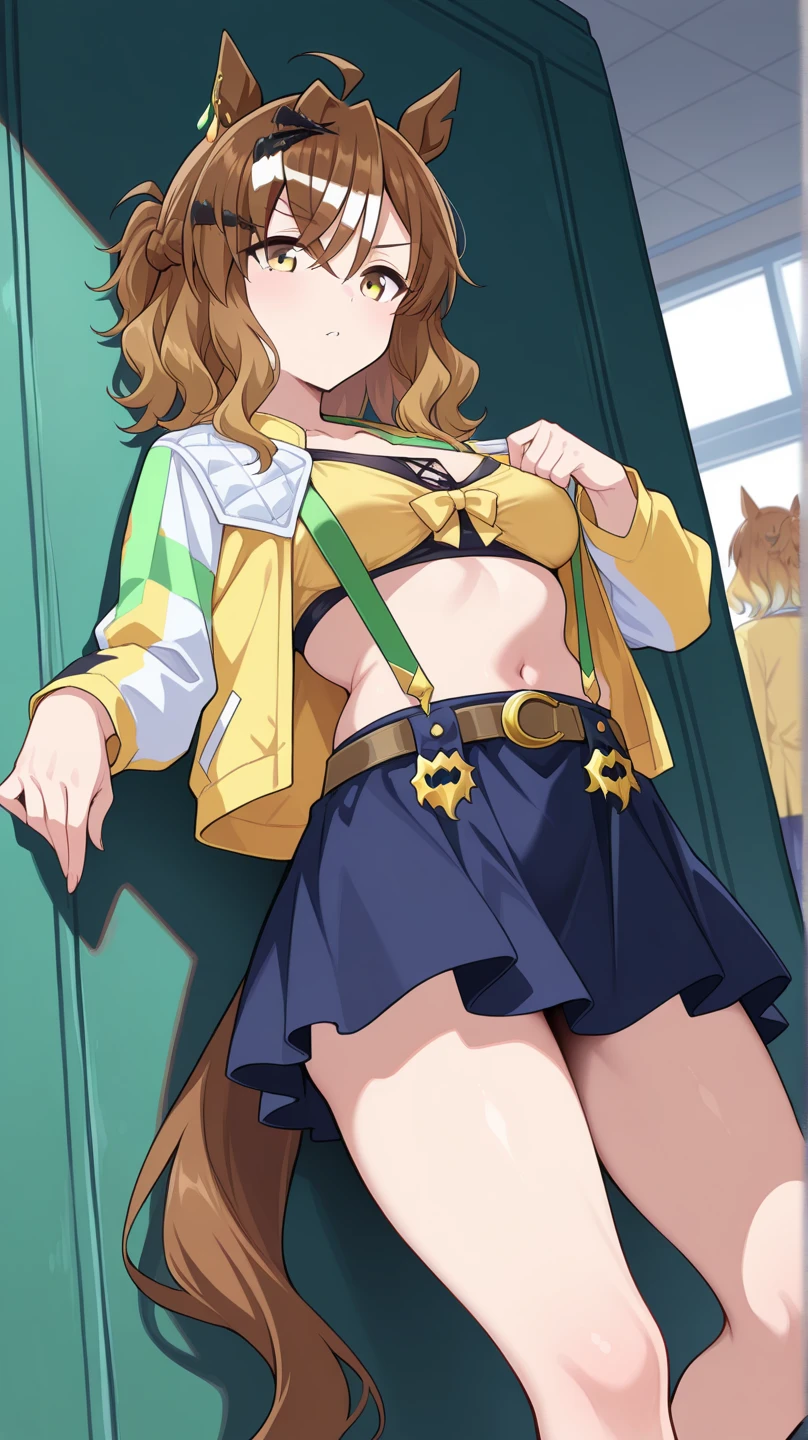 (masutepiece, Best Quality:1.2), Cowboy Shot, Solo, 1girl in, I met Komori, Smile, Looking at Viewer, black headwear, Jacket, Long sleeves, gloves